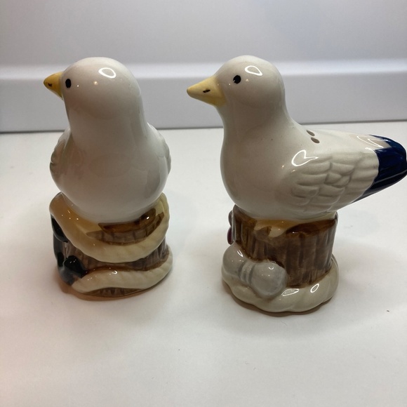 Vintage pair of seagulls porcelain salt and pepper shaker marine decorative - Picture 7 of 10
